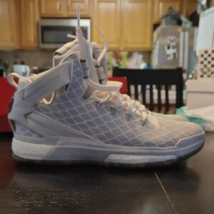 Adidas D Rose 6 Boost Men’s size 13 sneaker
Grey/White